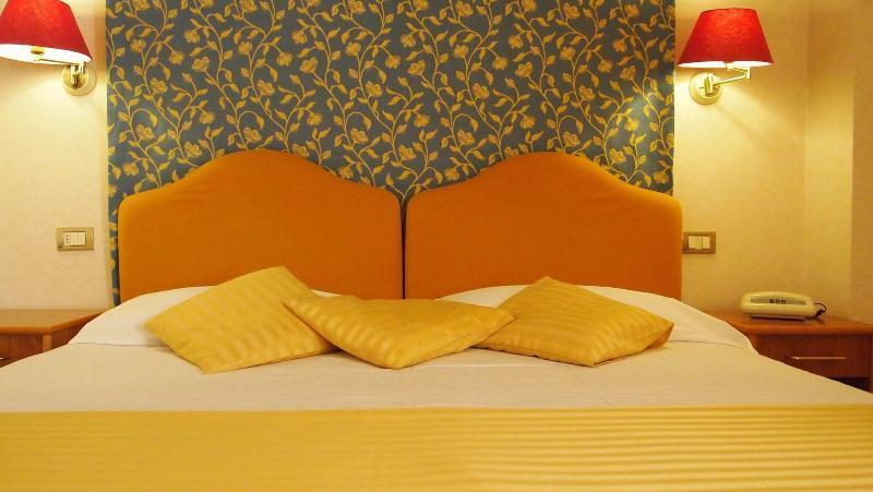 Piccolo Hotel Монеглия Екстериор снимка