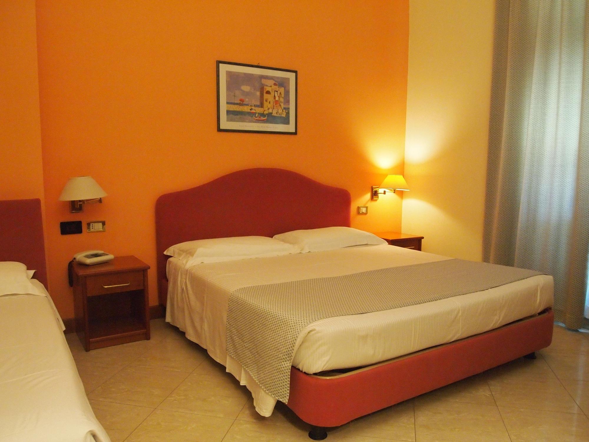 Piccolo Hotel Монеглия Екстериор снимка