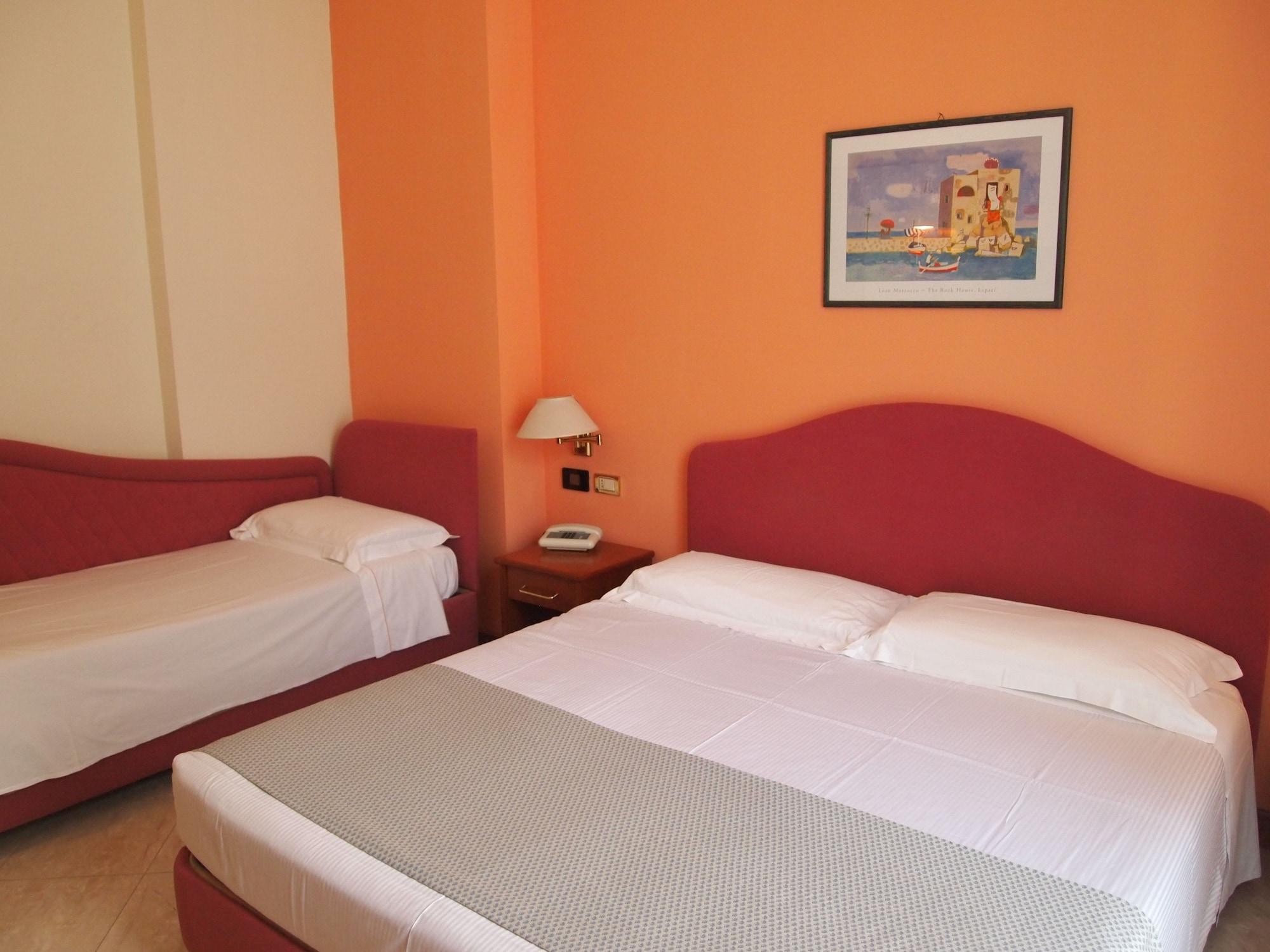 Piccolo Hotel Монеглия Екстериор снимка