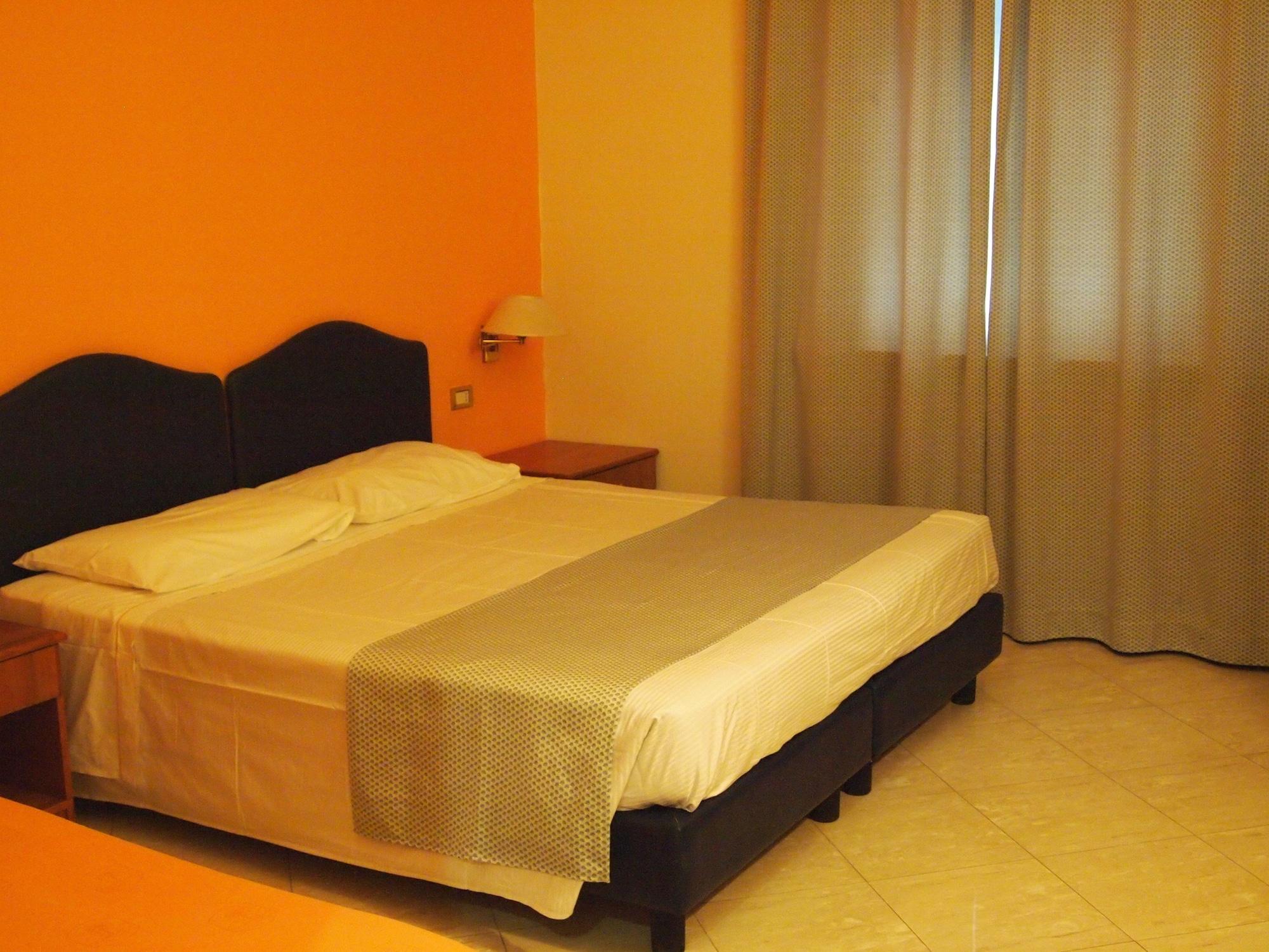 Piccolo Hotel Монеглия Екстериор снимка