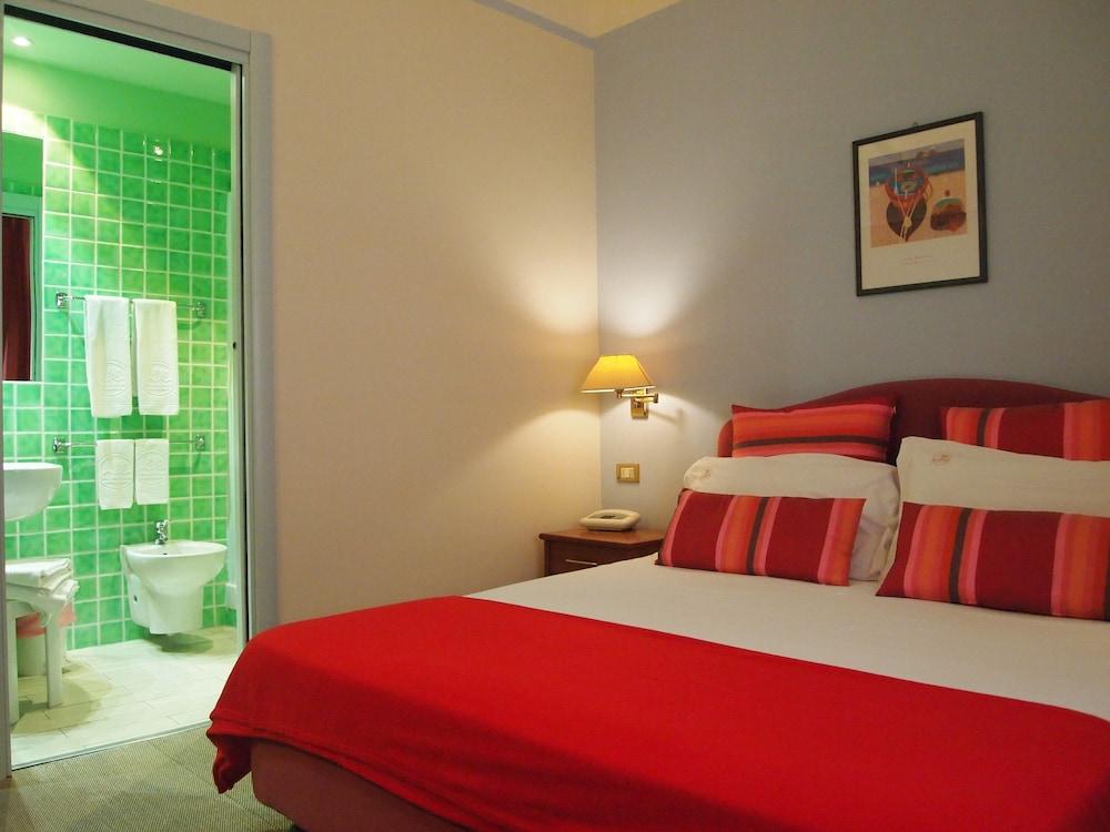 Piccolo Hotel Монеглия Екстериор снимка