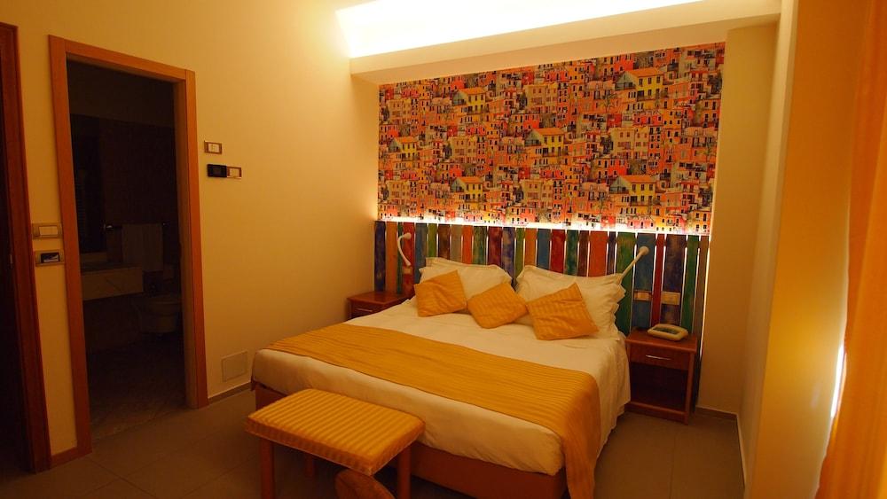 Piccolo Hotel Монеглия Екстериор снимка