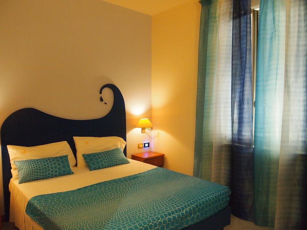 Piccolo Hotel Монеглия Екстериор снимка
