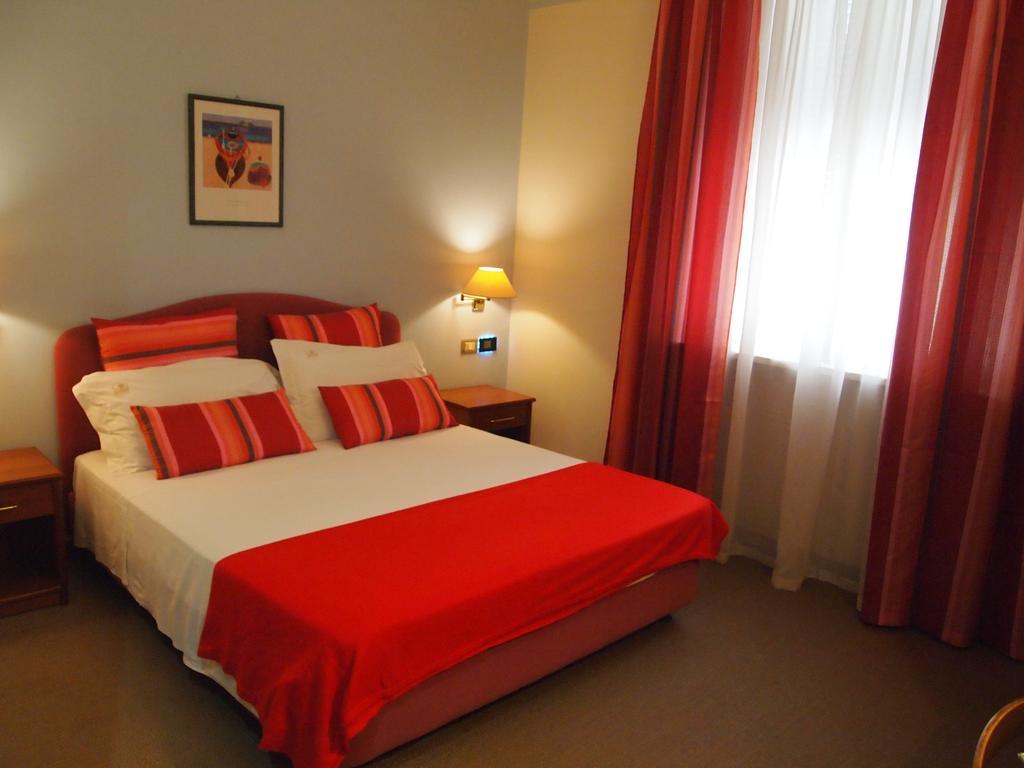 Piccolo Hotel Монеглия Екстериор снимка