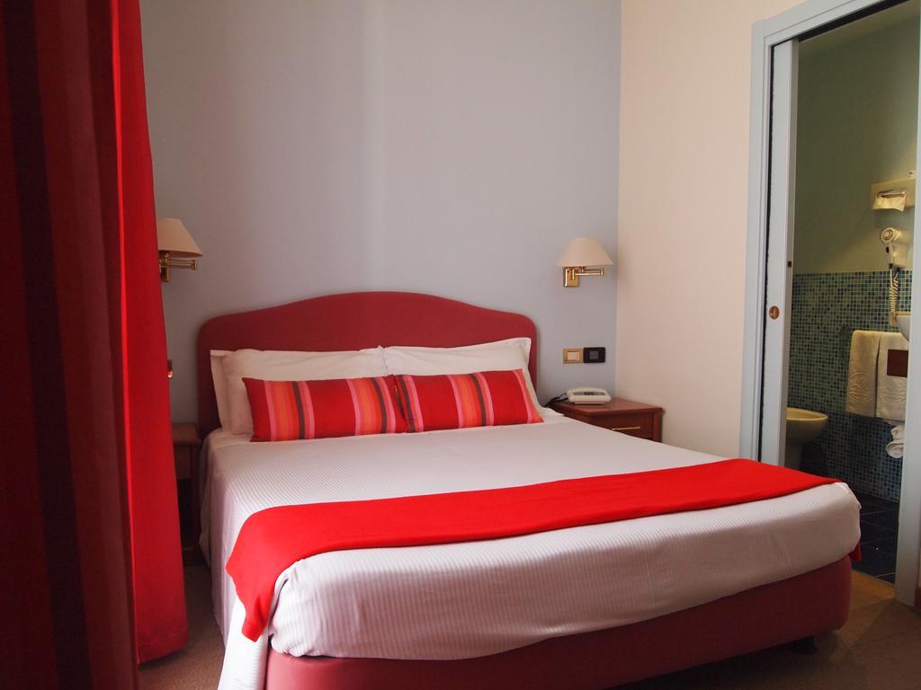 Piccolo Hotel Монеглия Екстериор снимка