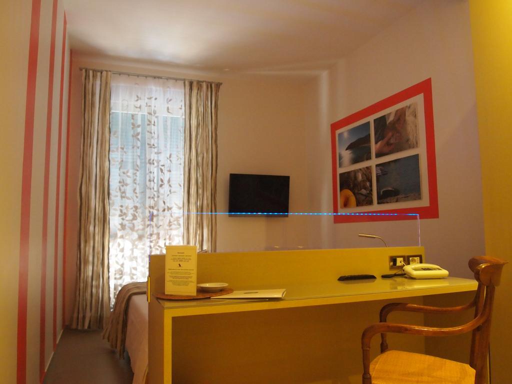 Piccolo Hotel Монеглия Екстериор снимка
