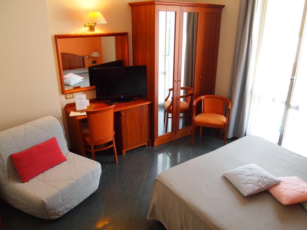 Piccolo Hotel Монеглия Екстериор снимка