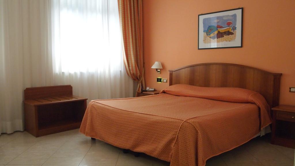 Piccolo Hotel Монеглия Екстериор снимка