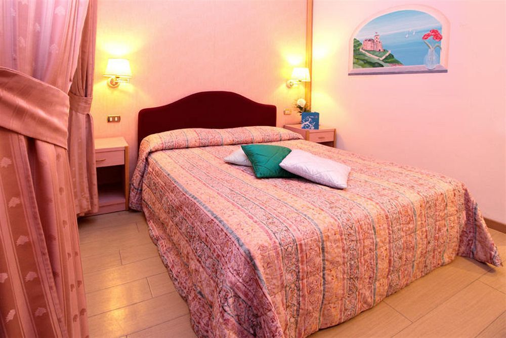 Piccolo Hotel Монеглия Екстериор снимка