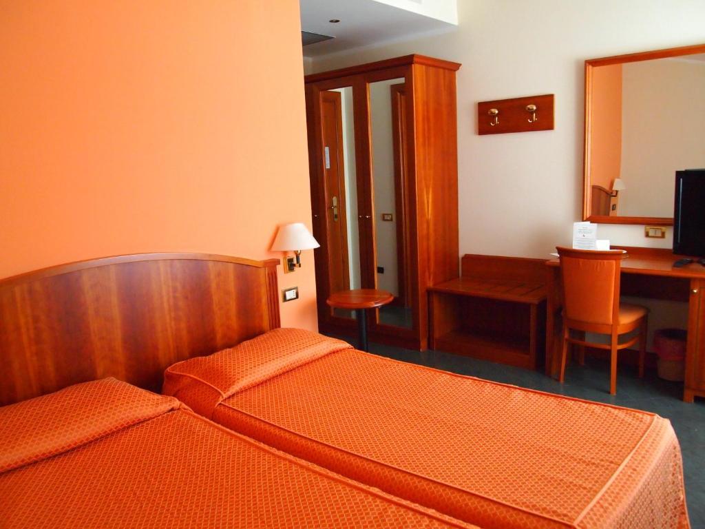 Piccolo Hotel Монеглия Екстериор снимка