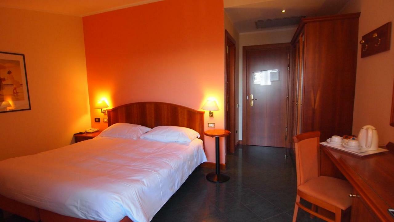 Piccolo Hotel Монеглия Екстериор снимка